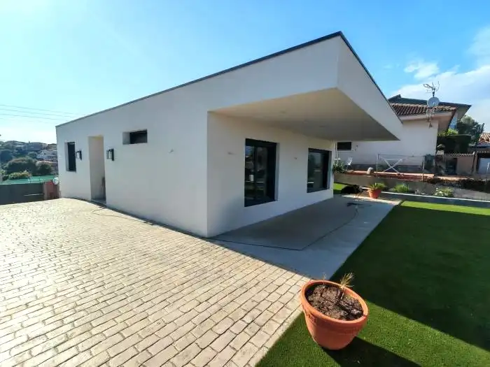 Vista exterior de Casa o xalet en venda en Lliçà d'Amunt amb Aire condicionat, Calefacció i Jardí privat