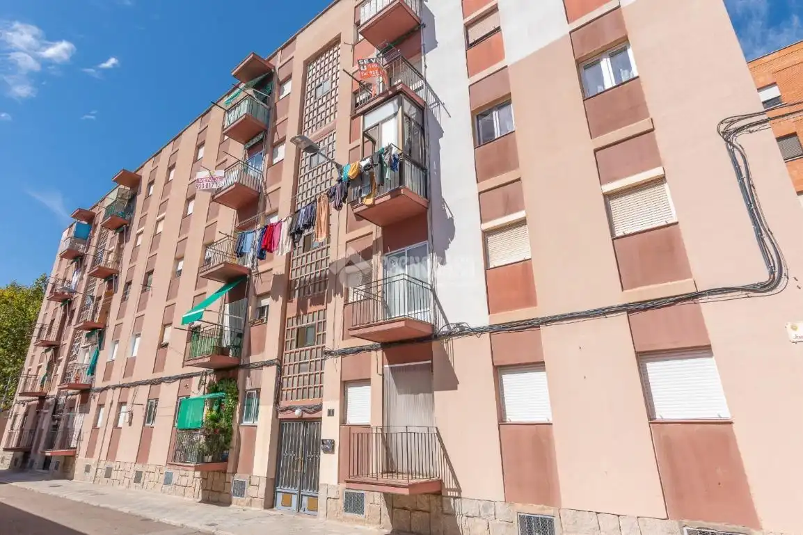 Vista exterior de Piso en venta en Salamanca con Trastero y Balcón
