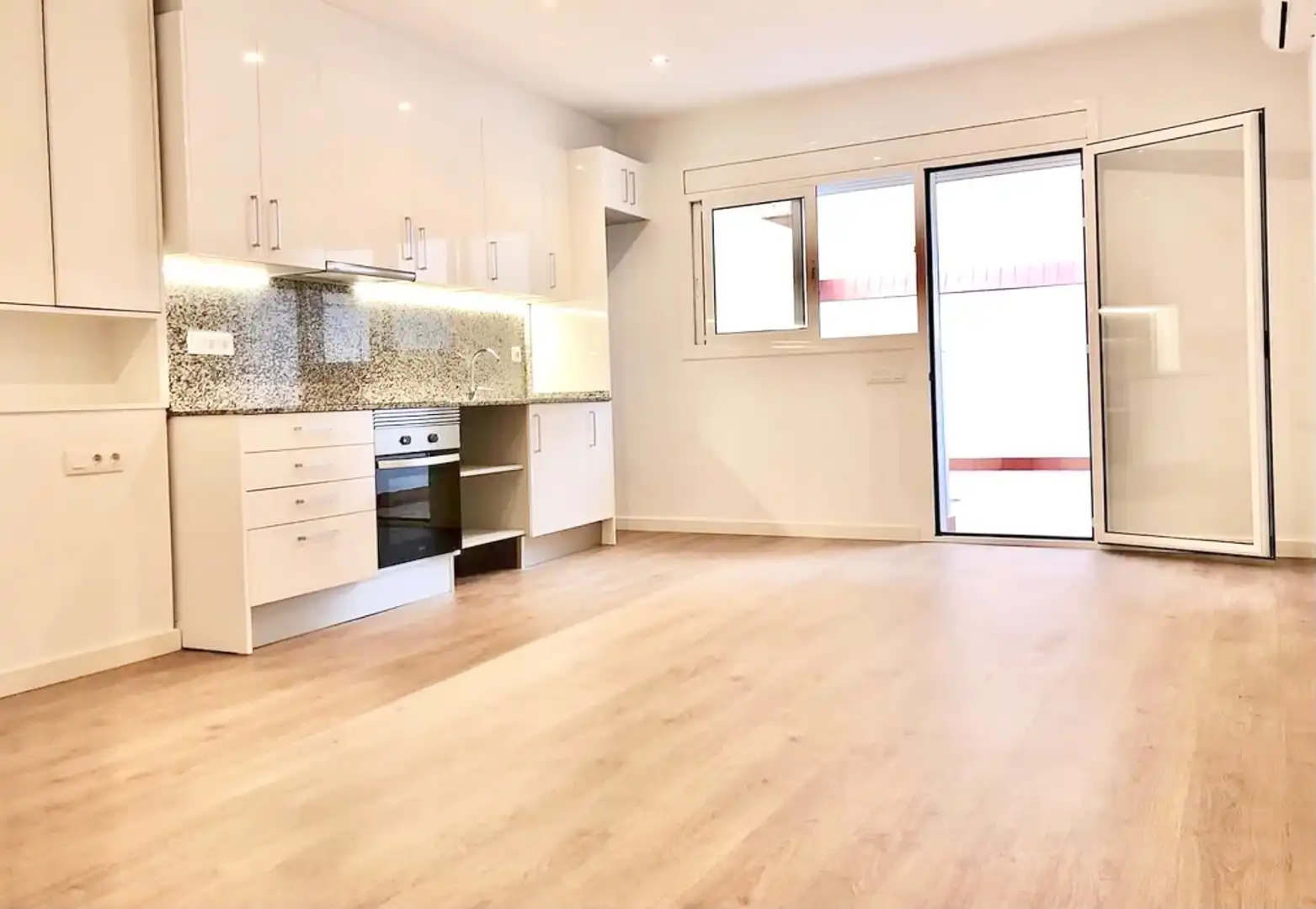 Cocina de Estudio en venta en Barcelona con Aire acondicionado, Calefacción y Parquet