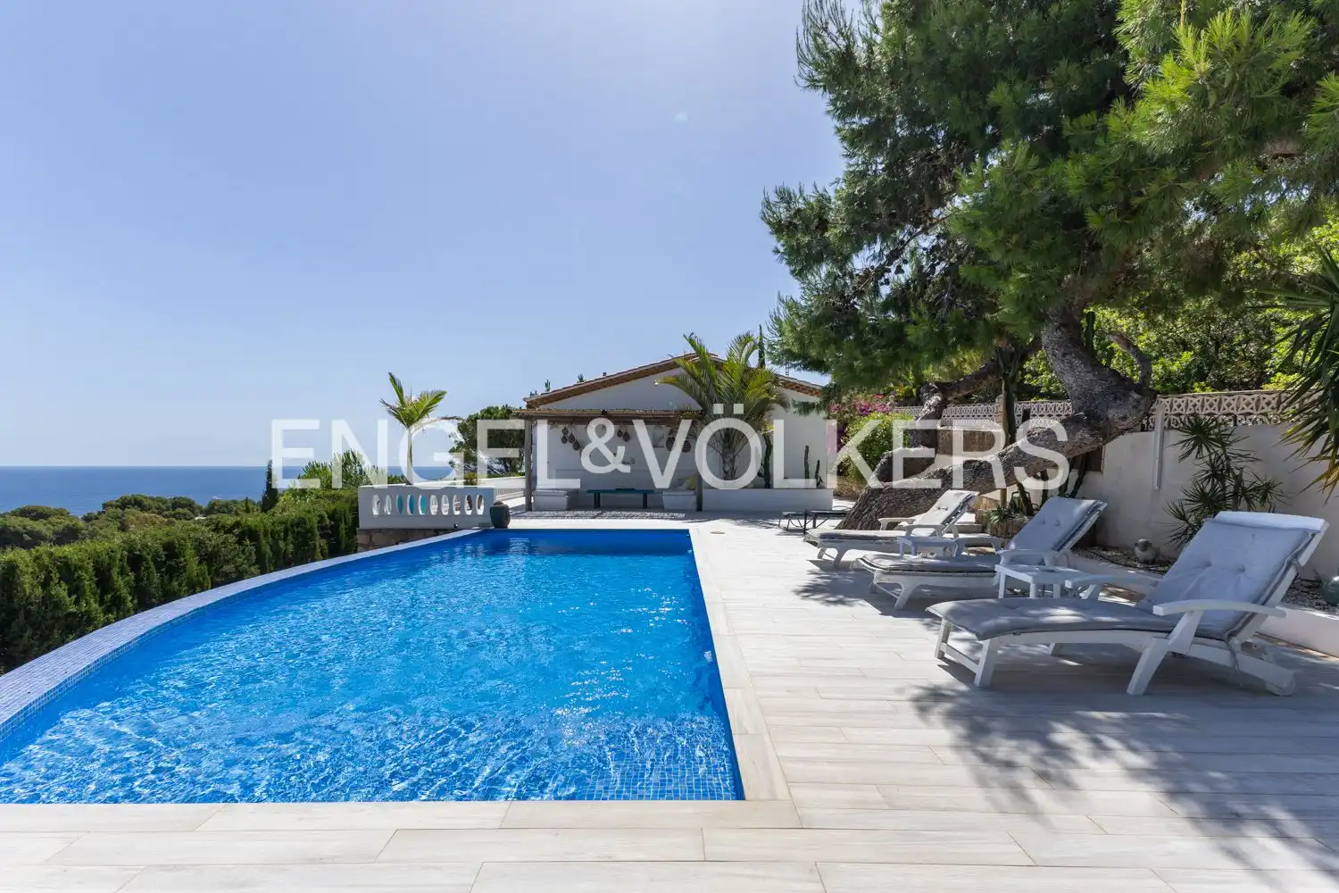 Vista exterior de Casa o xalet en venda en Dénia amb Aire condicionat, Calefacció i Jardí privat