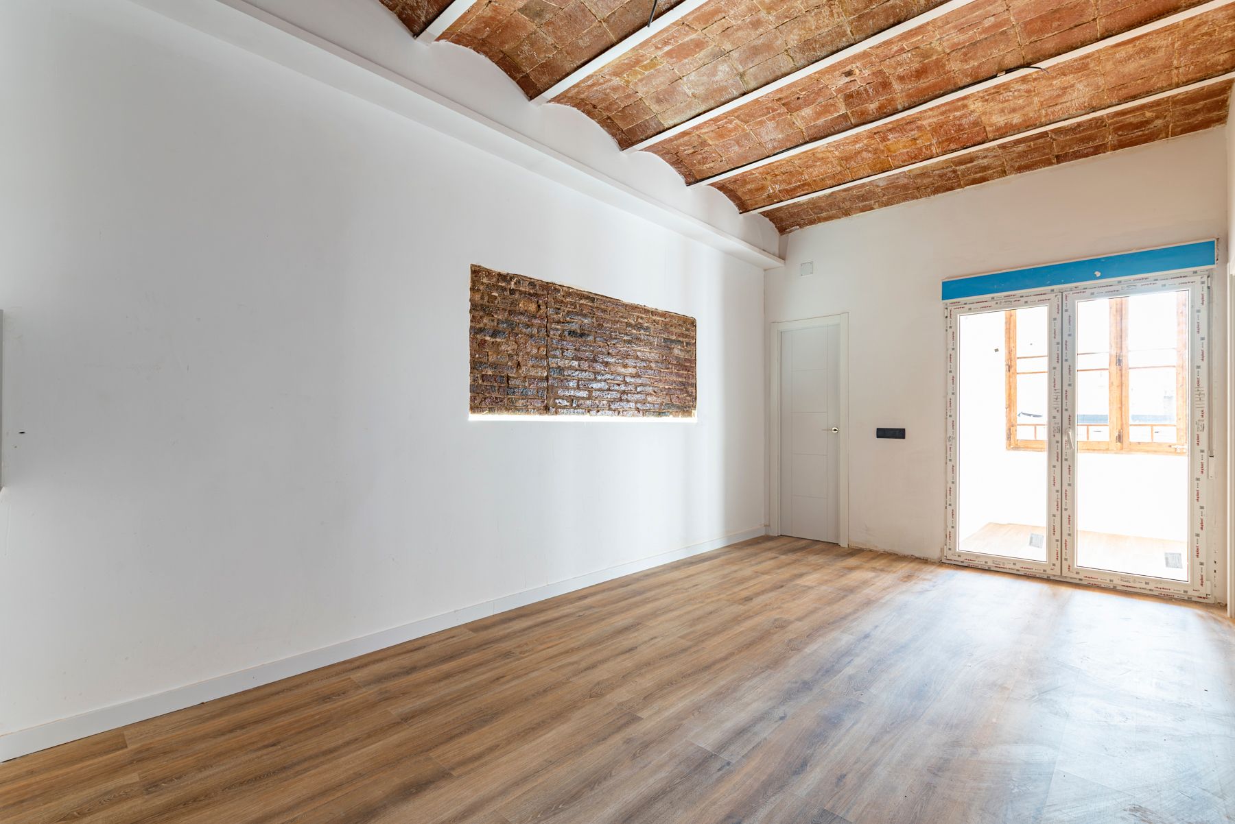 Piso en venta en L'Hospitalet de Llobregat con Aire acondicionado, Calefacción y Terraza