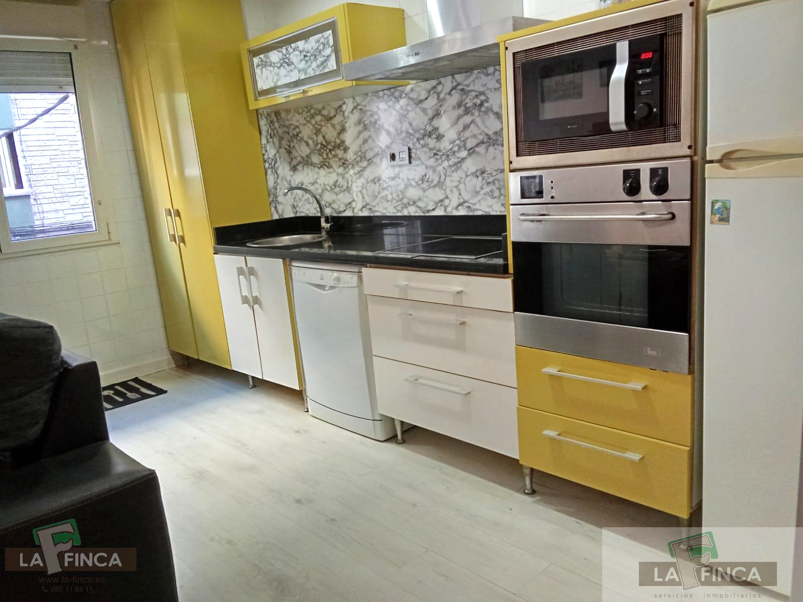 Cocina de Piso en venta en Gijón  con Calefacción, Trastero y Amueblado
