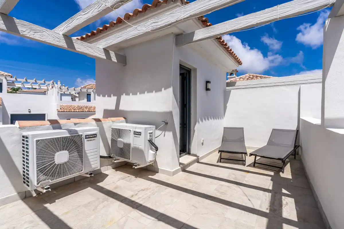 Terrassa de Casa adosada de lloguer en Estepona amb Aire condicionat, Moblat i Forn