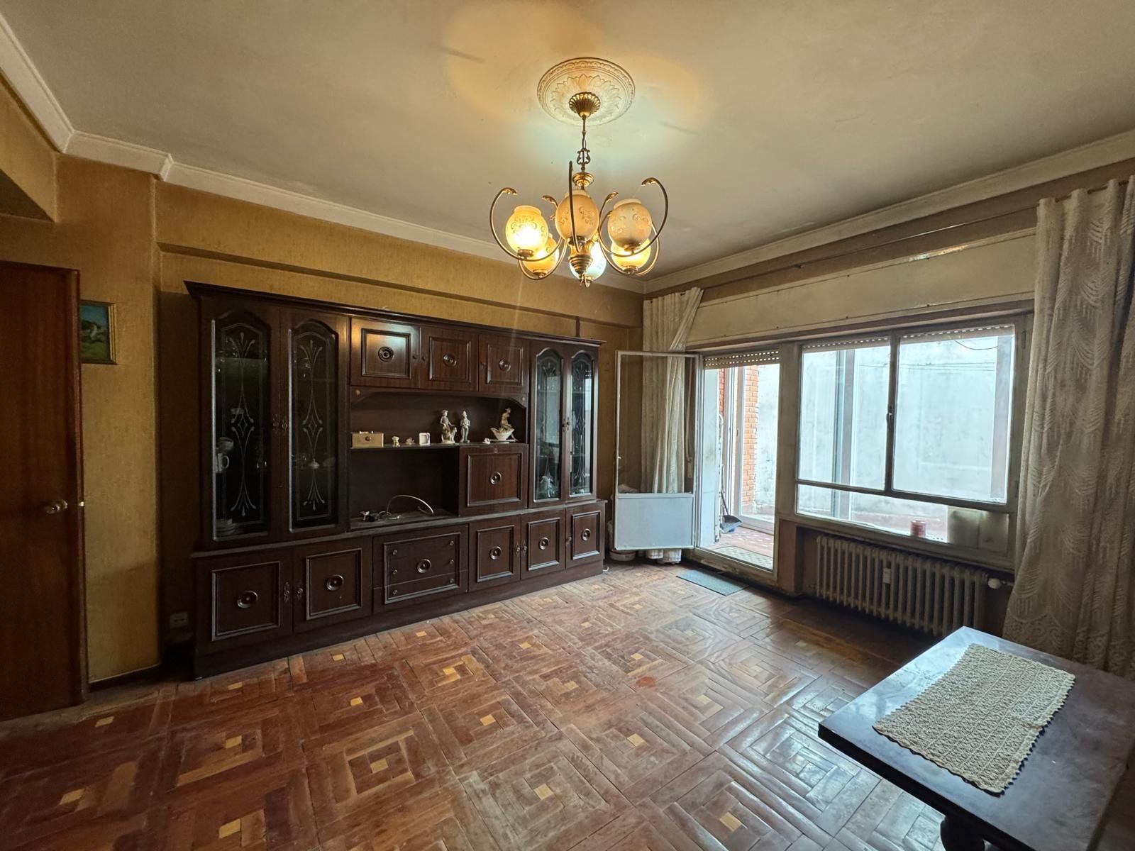 Living room of Flat for sale in  Madrid Capital  with Heating, Parquet flooring and Terrace
