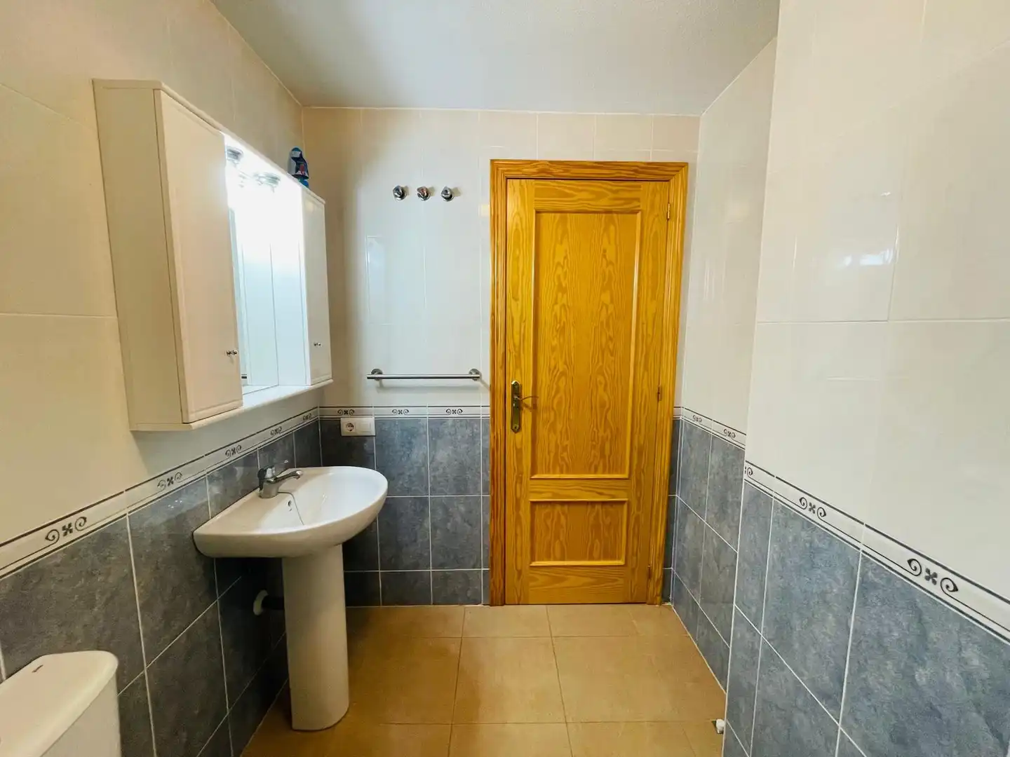 Bathroom of Apartments for rent in Cartagena  with Air Conditioner, Heating and Furnished