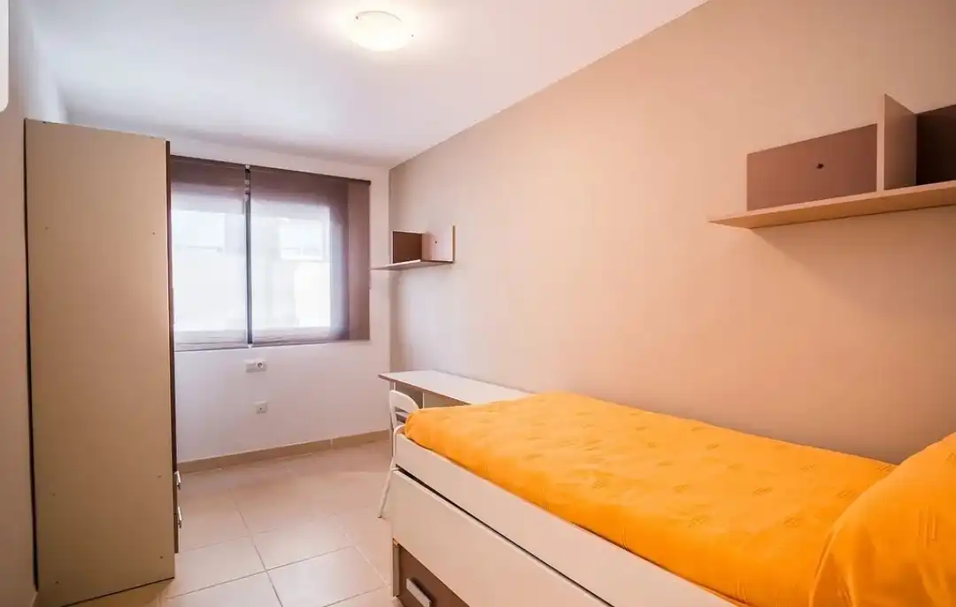 Habitación de Piso de alquiler en Roquetas de Mar con Aire acondicionado, Calefacción y Amueblado