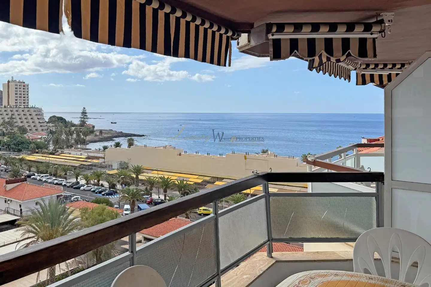 Vista exterior de Apartamento en venta en Arona con Terraza y Piscina comunitaria