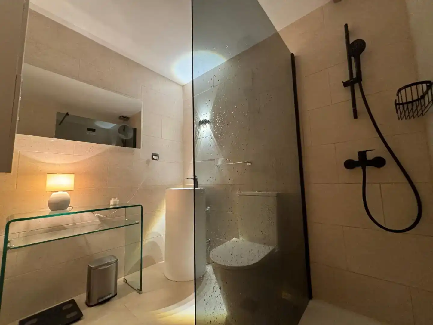 Badezimmer von Wohnung zum Verkauf in Marbella mit Klimaanlage, Schwimmbad und Balkon