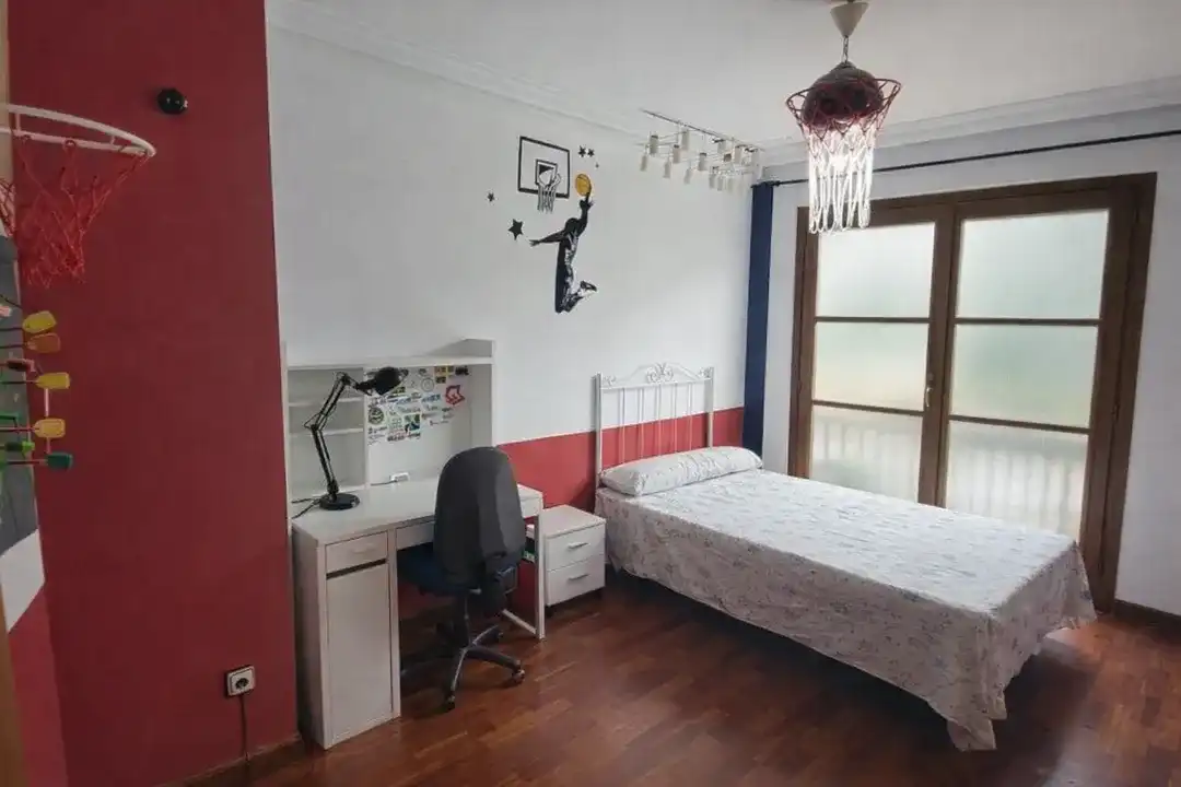 Habitación de Casa adosada en venta en Salvatierra / Agurain con Calefacción y Jardín privado