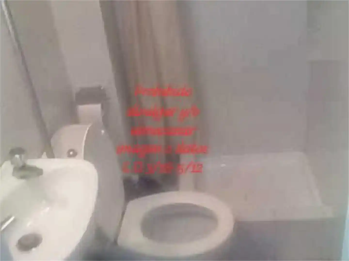 Bany de Apartament de lloguer en  Sevilla Capital amb Aire condicionat i Balcó