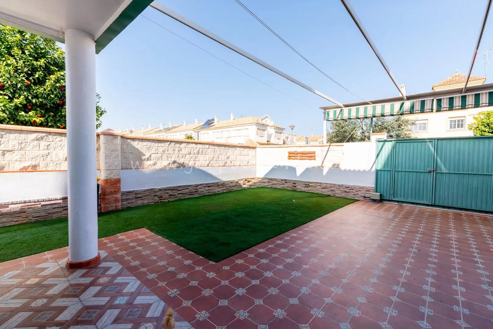 Jardí de Casa adosada en venda en Huévar del Aljarafe amb Aire condicionat, Jardí privat i Traster