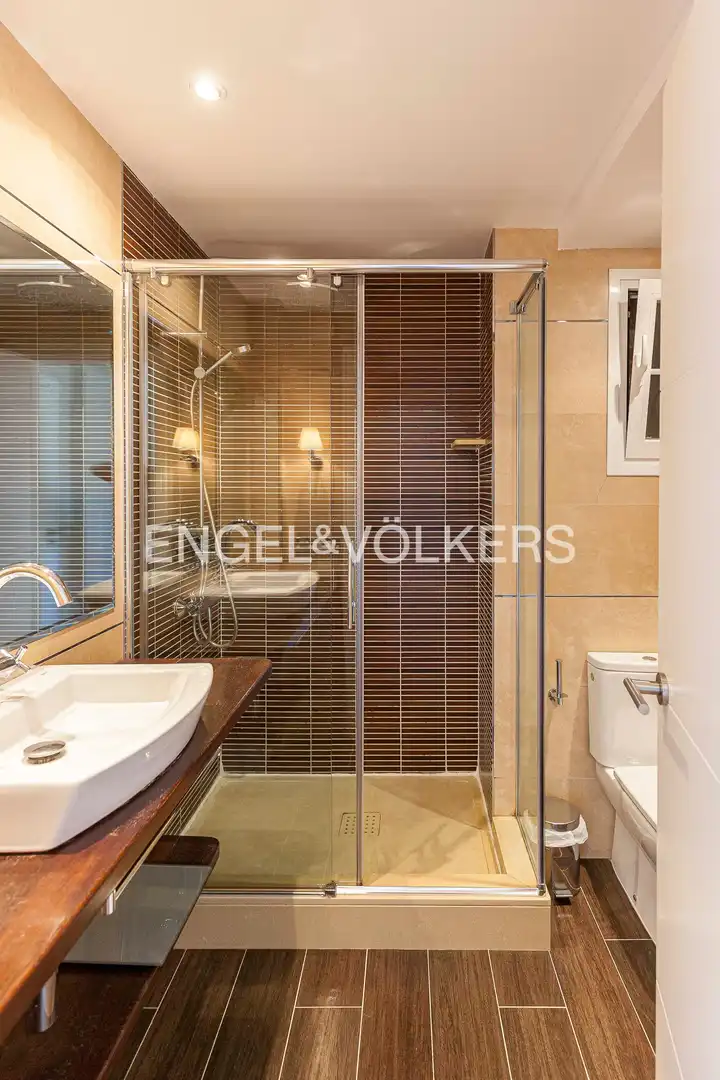 Bathroom of Flat for rent in Barrio de Salamanca
