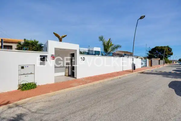 Vista exterior de Finca rústica en venta en Torrevieja con Aire acondicionado, Calefacción y Jardín privado