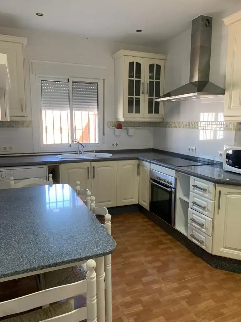 Detached house with pool to rent in Núcleo urbano, imagen 27