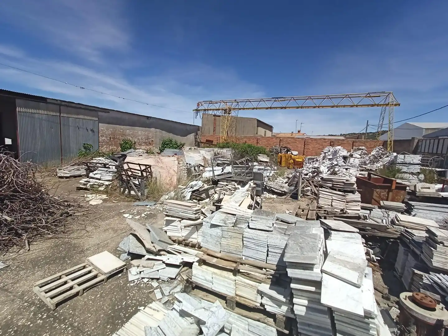 Vista exterior de Nave industrial en venta en Cáceres