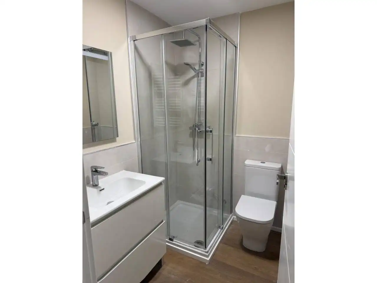 Baño de Apartamento de alquiler en Toledo con Aire acondicionado, Calefacción y Amueblado
