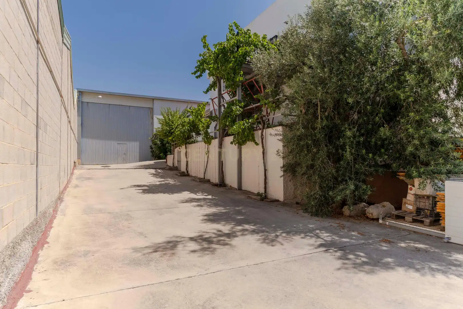 Vista exterior de Edificio en venta en Gójar