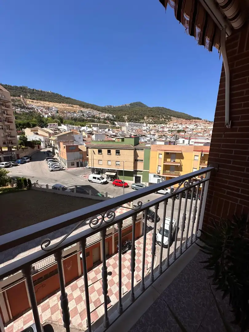 Vista exterior de Dúplex en venda en Jaén amb Aire condicionat, Terrassa i Balcó