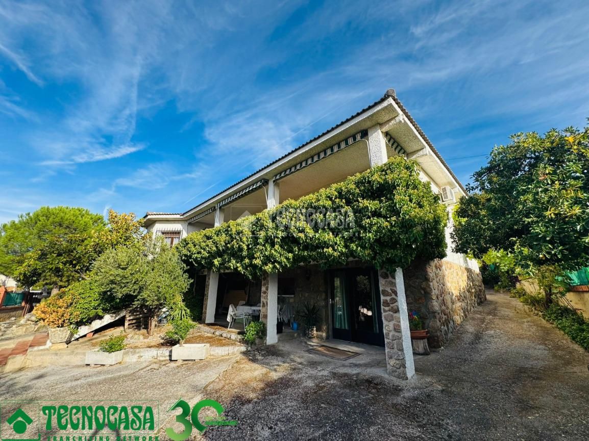 Vista exterior de Casa o xalet en venda en Guadamur amb Calefacció, Terrassa i Balcó