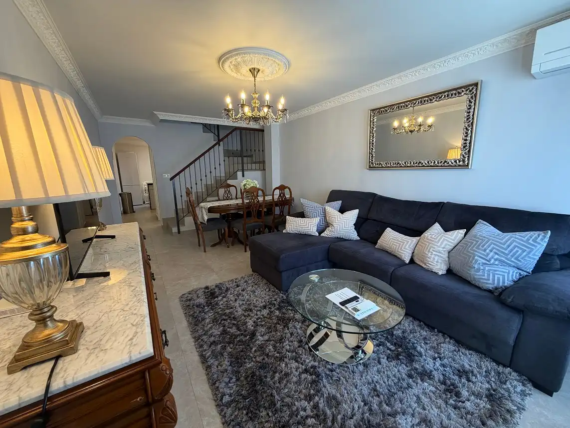 Wohnzimmer von Haus oder Chalet zum Verkauf in Santa Pola mit Klimaanlage, Privatgarten und Möbliert