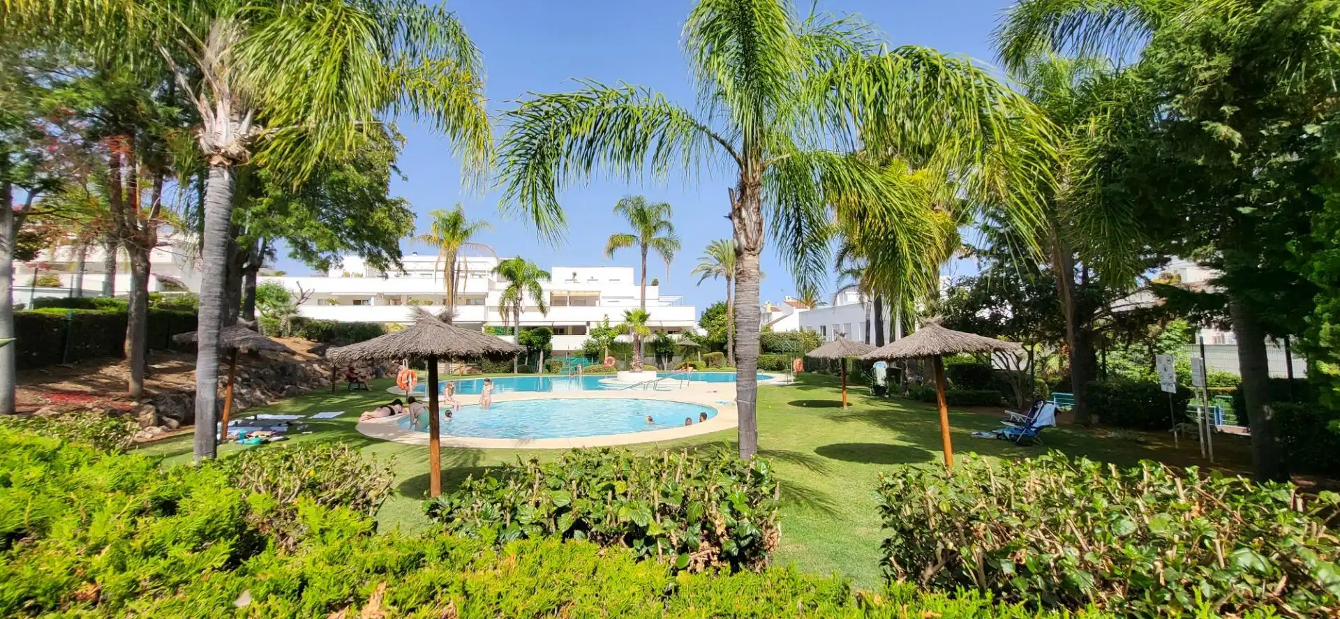 Vista exterior de Apartament de lloguer en Marbella amb Jardí privat, Terrassa i Moblat