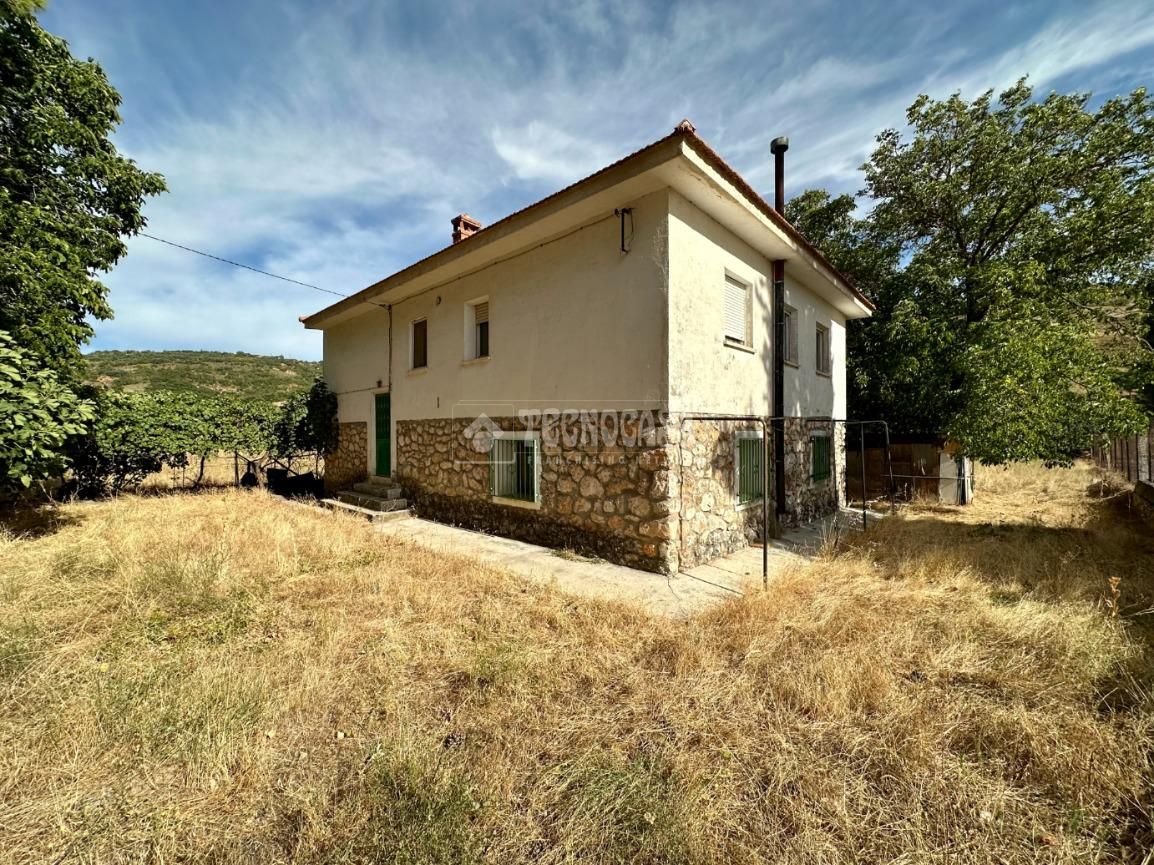 Casa o chalet en venta en Hontoba con Calefacción y Jardín privado