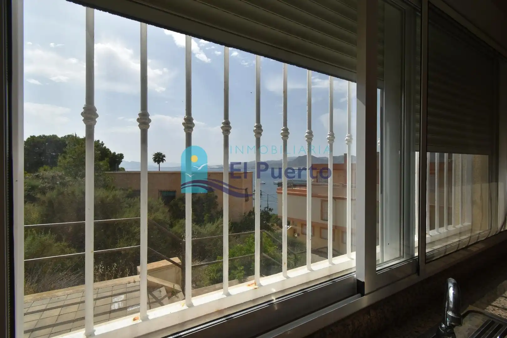 Vista exterior de Dúplex en venda en Cartagena amb Terrassa, Moblat i Balcó