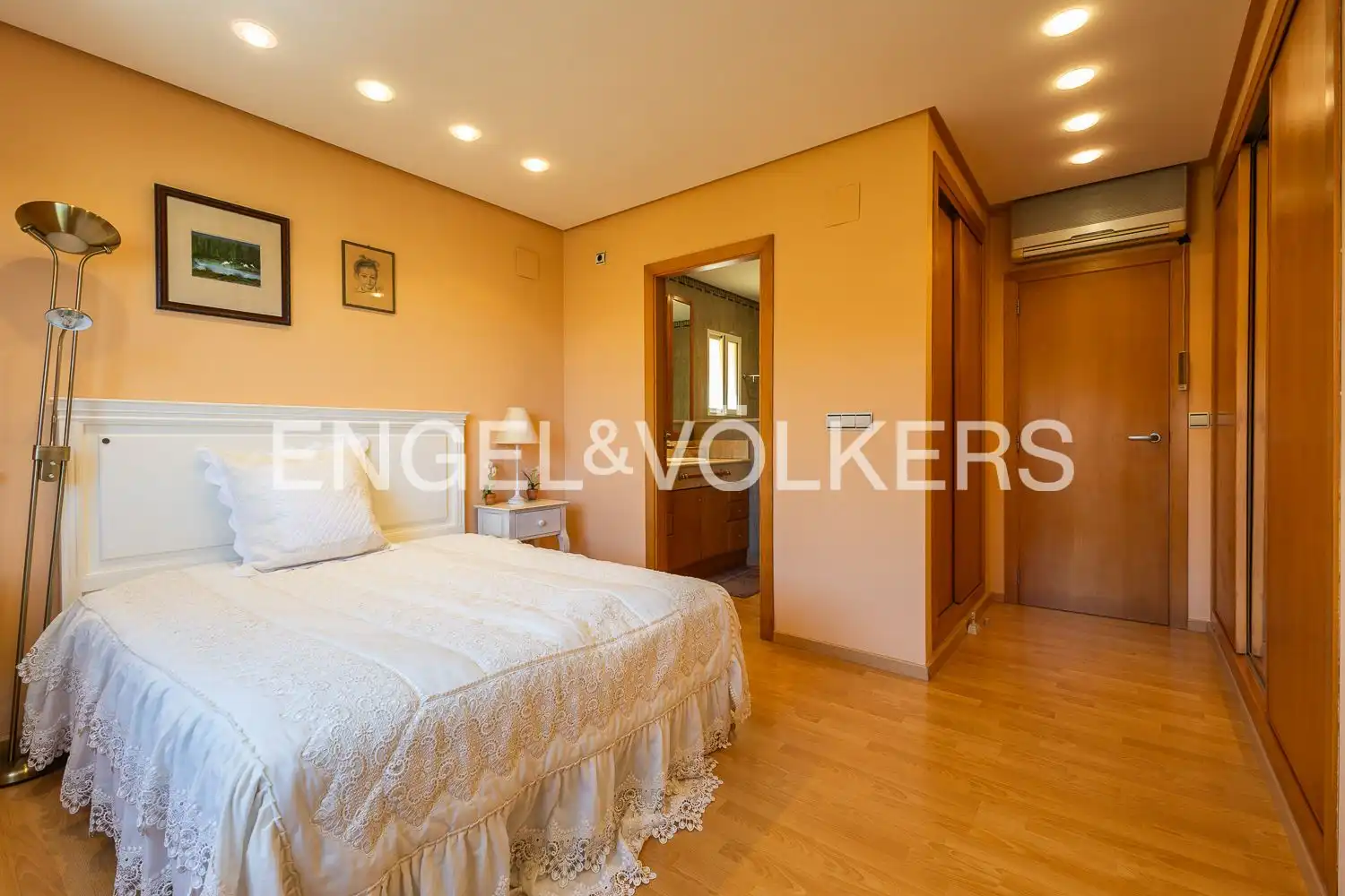 Habitación de Casa o chalet en venta en Dénia con Aire acondicionado, Calefacción y Jardín privado