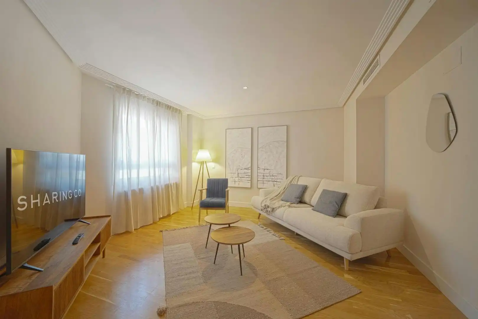 Living room of Flat for rent in Madrid  with Air Conditioner, Washing machine and TV