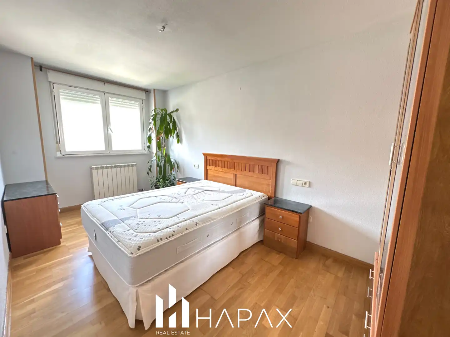 Schlafzimmer von Wohnung zum Verkauf in Salamanca mit Heizung, Privatgarten und Möbliert