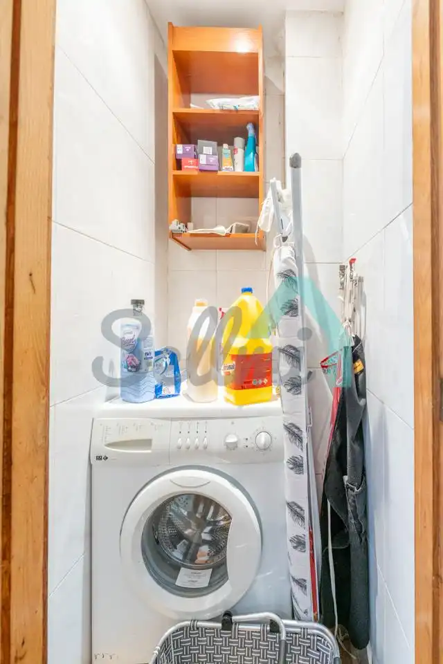 Bathroom of Flat for sale in Oviedo   with Heating, Parquet flooring and Terrace