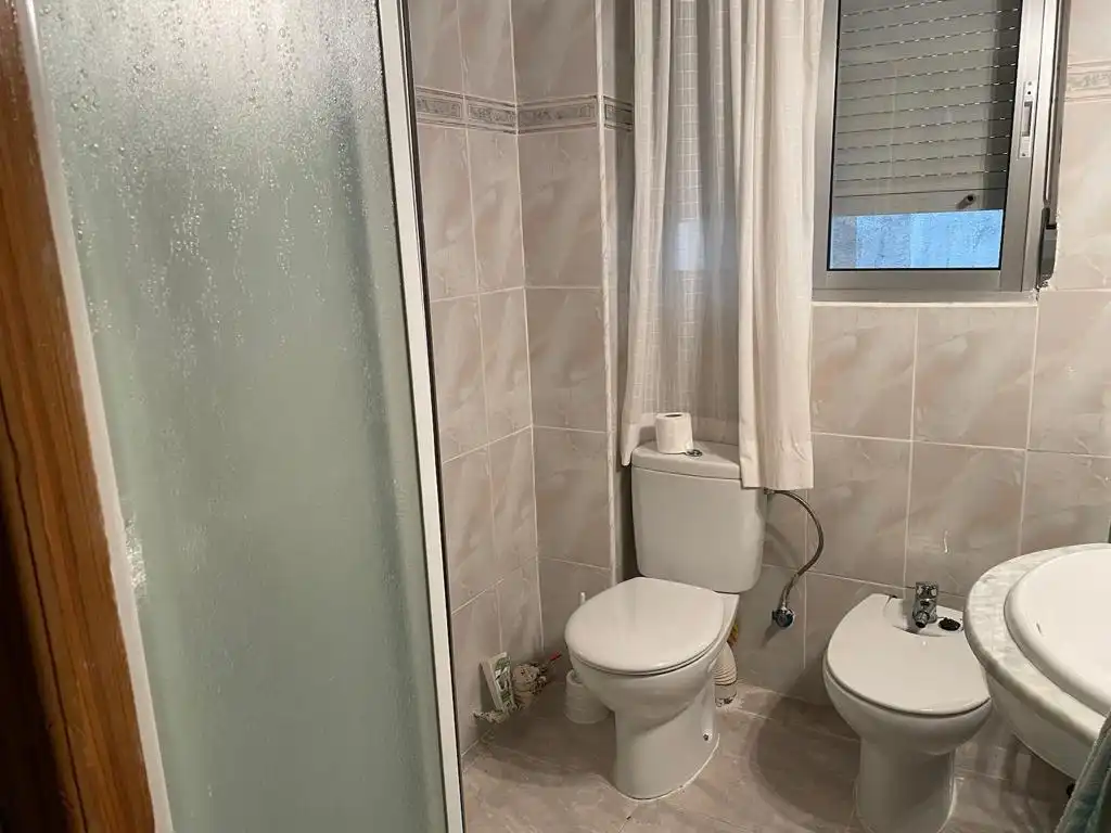 Badezimmer von Wohnung zum Verkauf in Villalba del Rey mit Möbliert