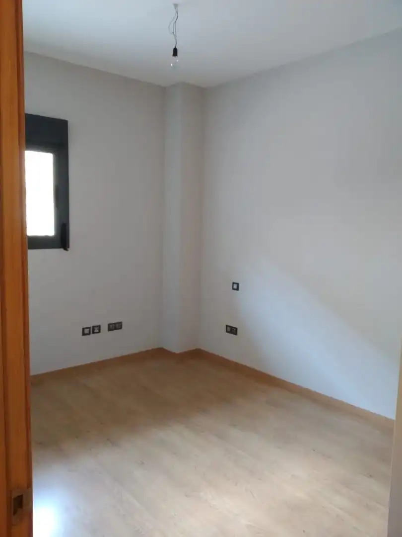 Schlafzimmer von Wohnungen zur Miete in Málaga mit Waschmaschine, Mikrowelle und Gemeinschaftspool