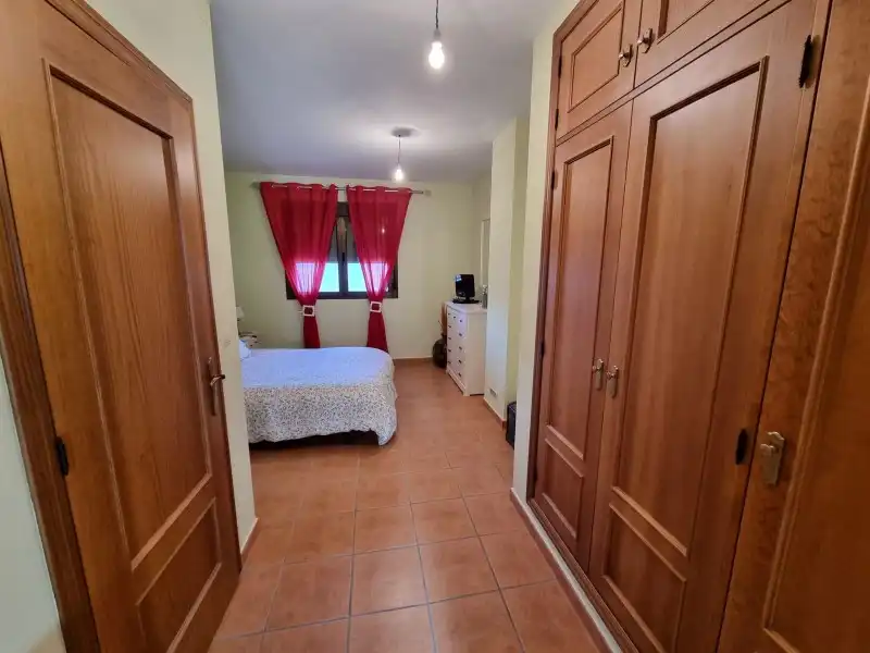 Dormitori de Casa o xalet en venda en Valdastillas amb Aire condicionat, Calefacció i Terrassa