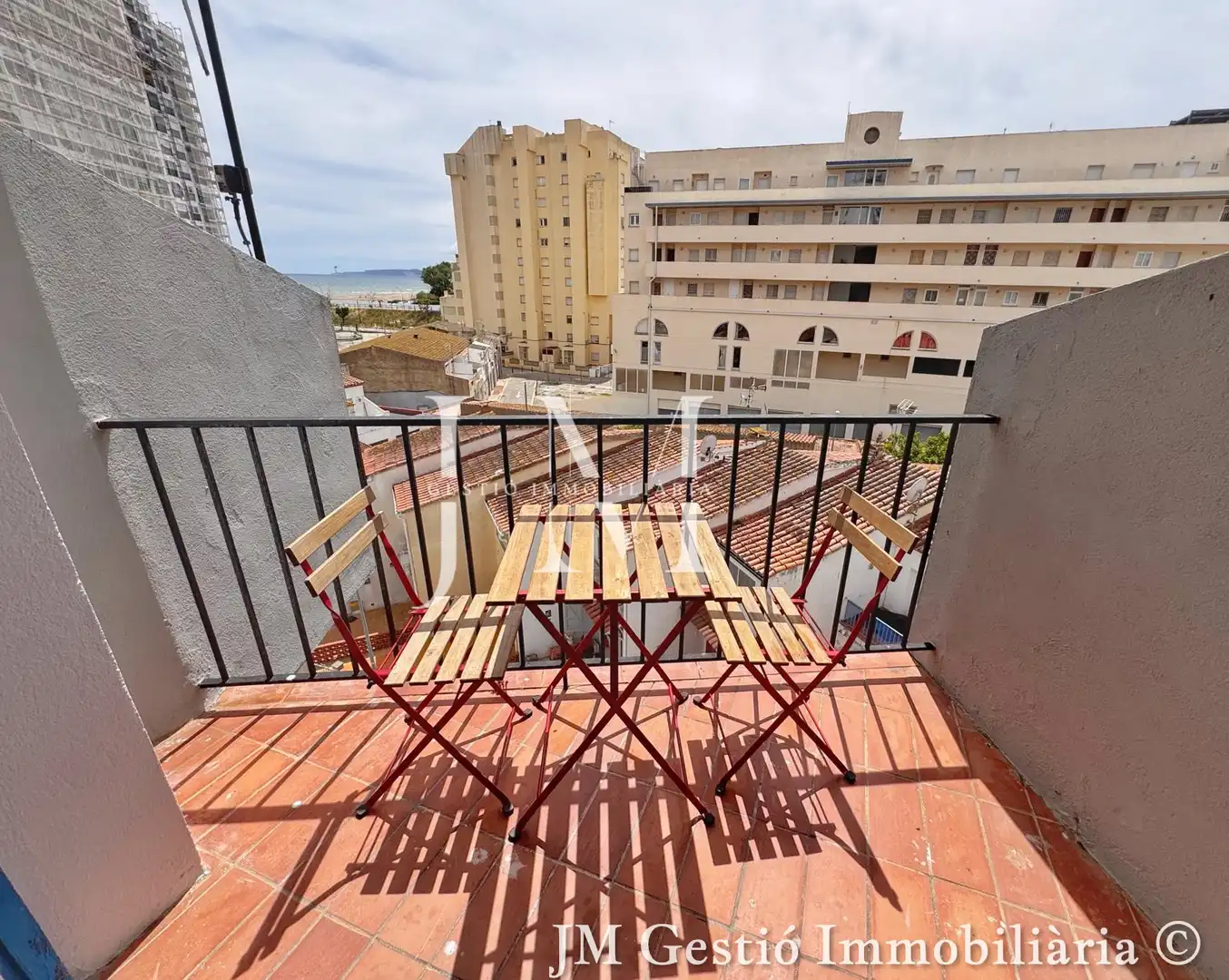 Terrasse von Wohnungen zum Verkauf in Empuriabrava mit Klimaanlage, Parkett und Möbliert