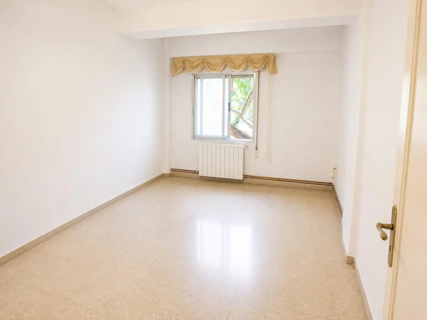 Habitación de Piso en venta en Valencia con Calefacción y Balcón