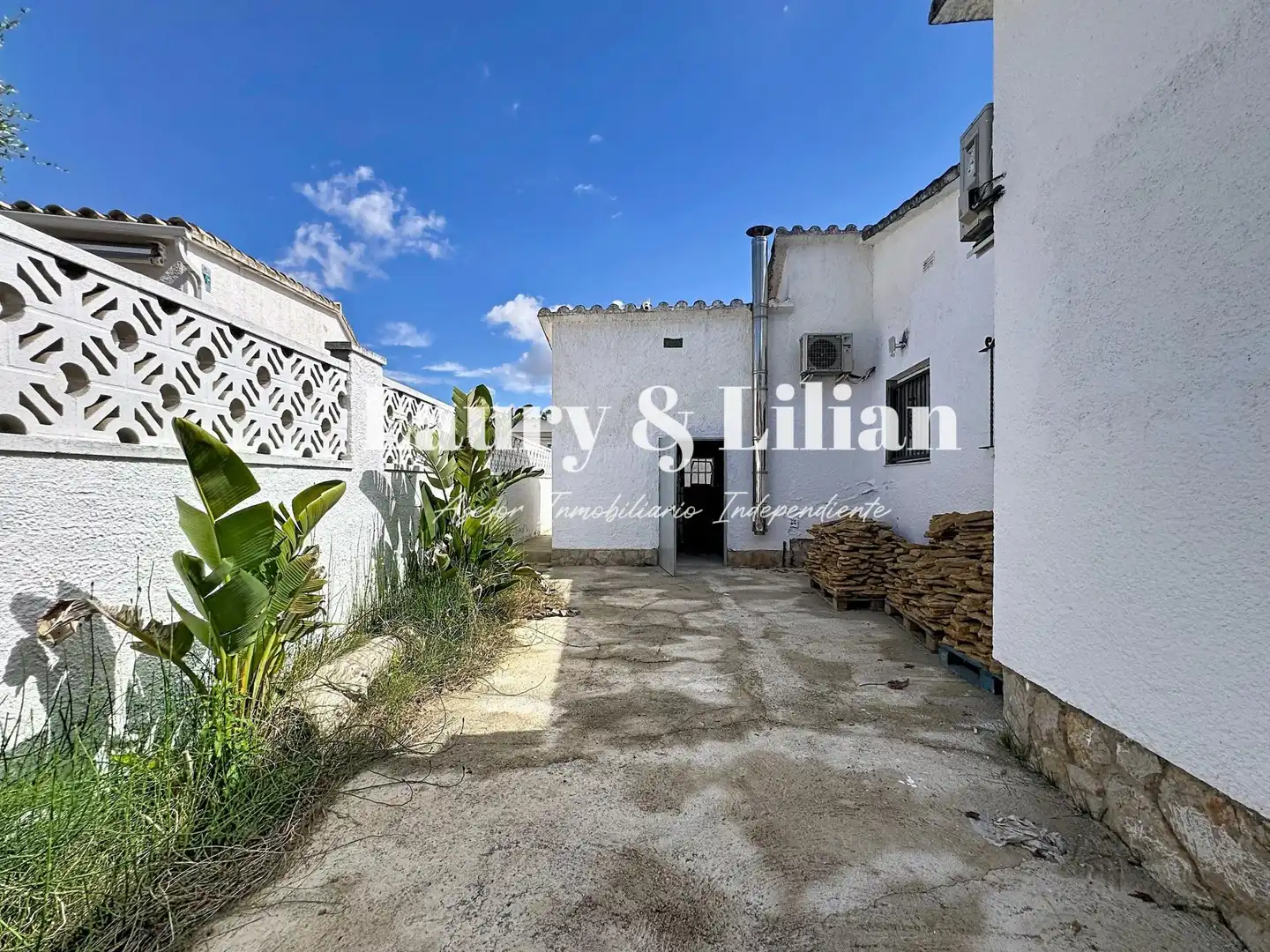 Vista exterior de Casa o xalet en venda en Empuriabrava amb Aire condicionat, Calefacció i Terrassa