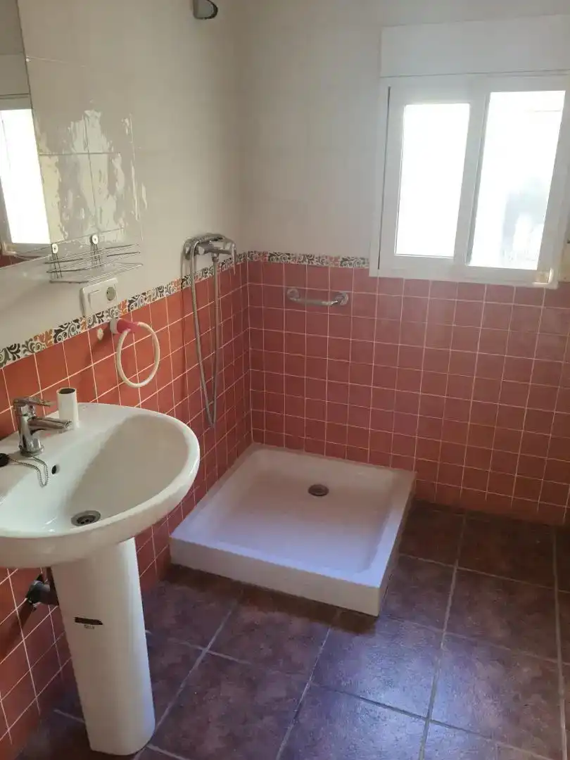 Baño de Finca rústica en venta en Villena con Jardín privado, Trastero y Amueblado