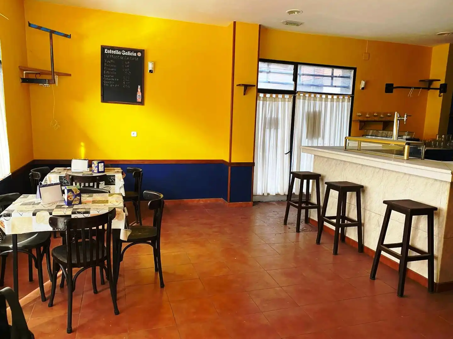 Local en venta en Gijón  con Amueblado y Alarma