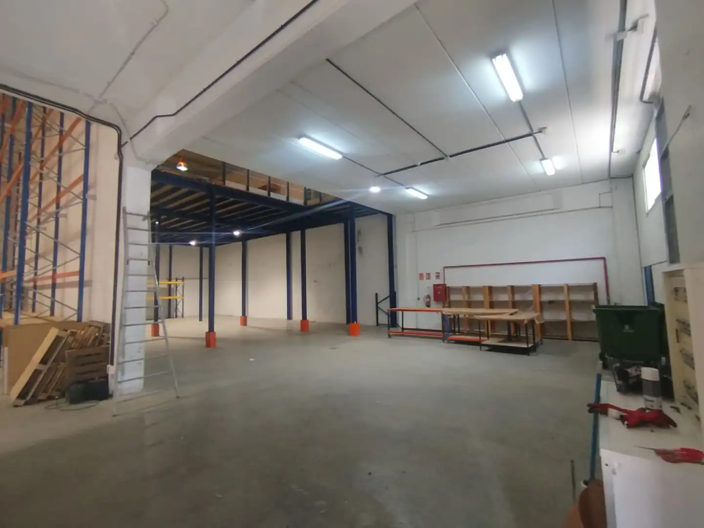 Fabrikhallen zur Miete in Tres Cantos mit Heizung