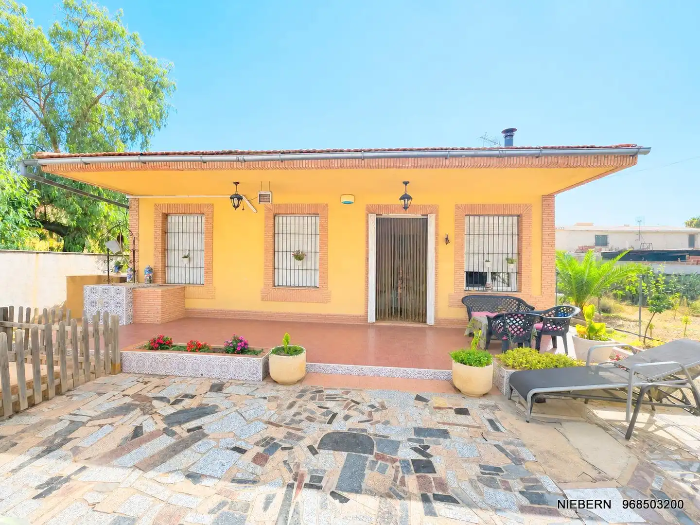 Vista exterior de Casa o xalet en venda en Cartagena amb Aire condicionat, Jardí privat i Terrassa
