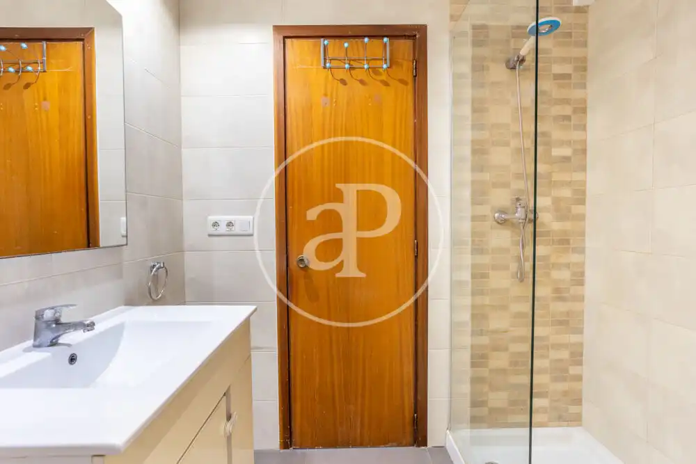 Bany de Pis en venda en Valencia amb Aire condicionat, Calefacció i Terrassa