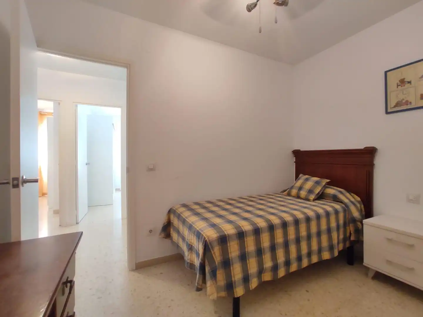 Dormitori de Casa adosada de lloguer en Dos Hermanas amb Aire condicionat, Jardí privat i Moblat