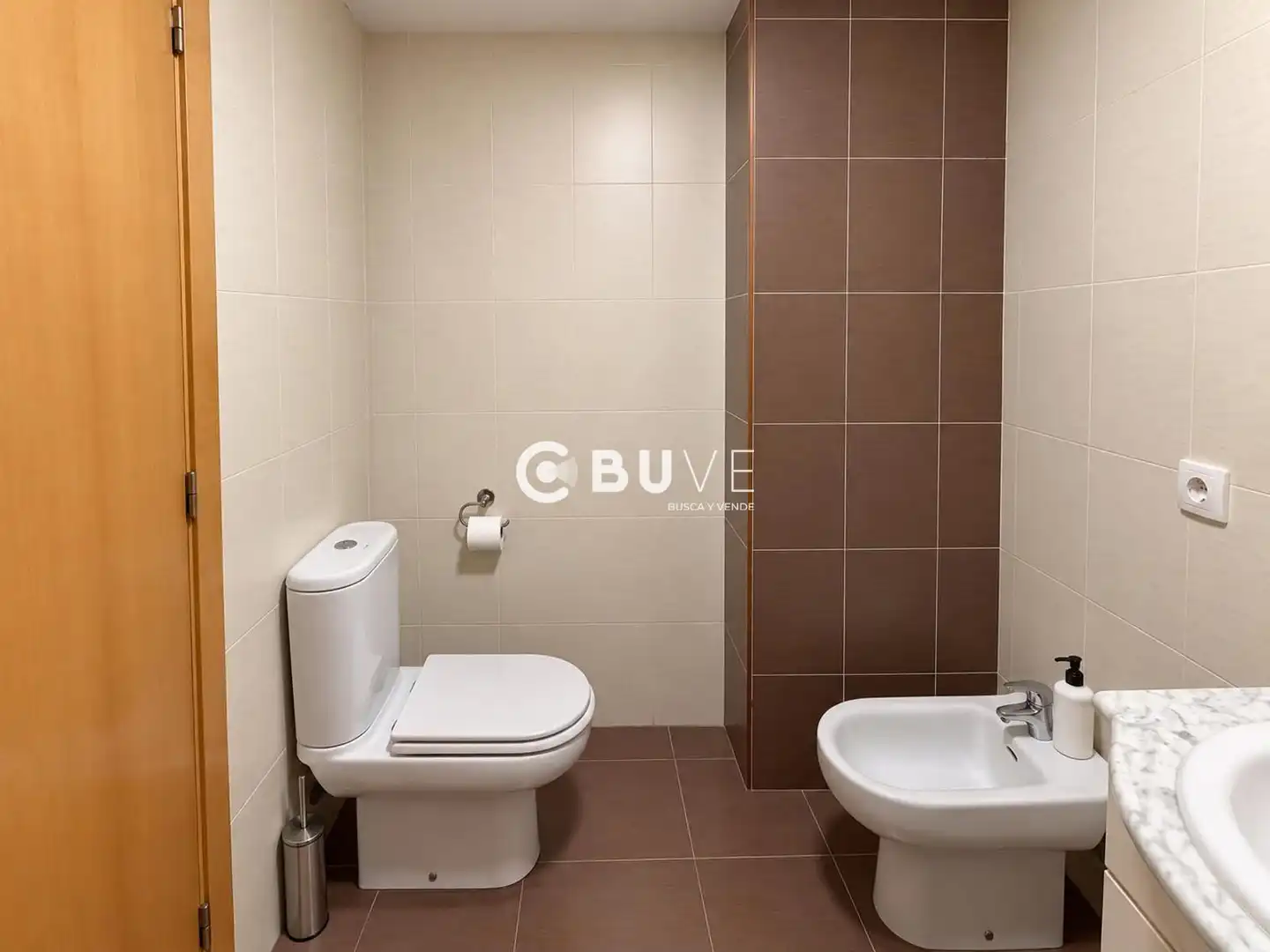 Bathroom of Flat for sale in Ador  with Air Conditioner, Terrace and Furnished