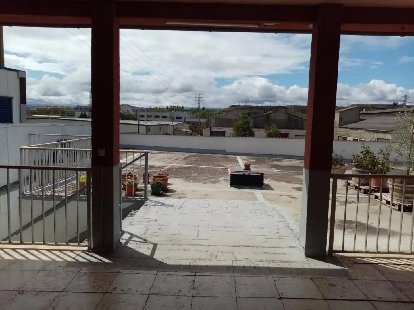 Terraza de Nave industrial de alquiler en  Logroño
