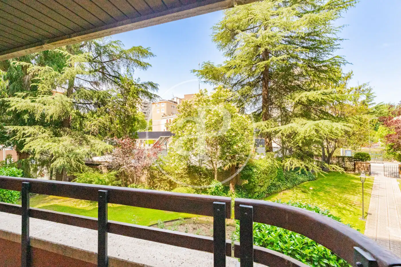 Vista exterior de Pis en venda en Madrid amb Aire condicionat, Calefacció i Jardí privat