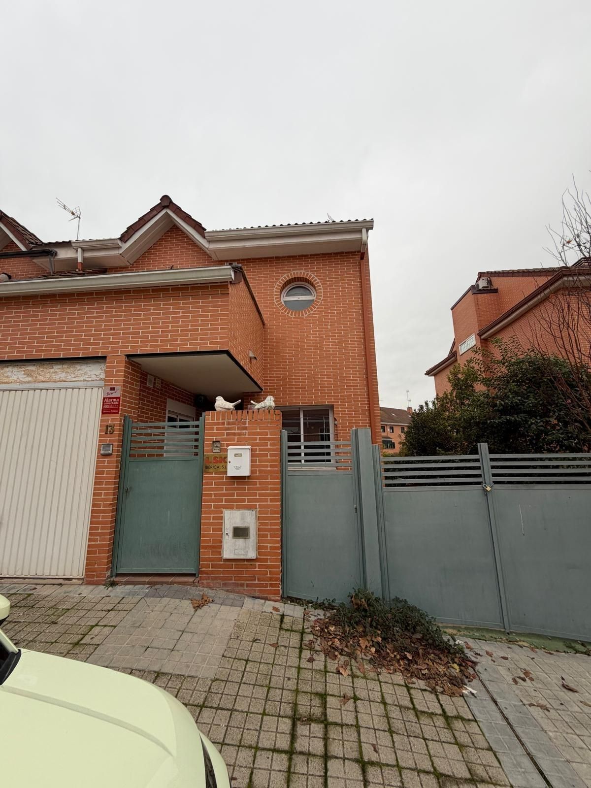 Außenansicht von Haus oder Chalet zum verkauf in Móstoles mit Heizung, Parkett und Terrasse