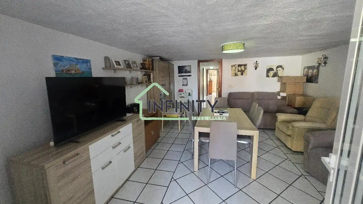 Sala d'estar de Casa o xalet en venda en Oliva amb Aire condicionat, Terrassa i Traster
