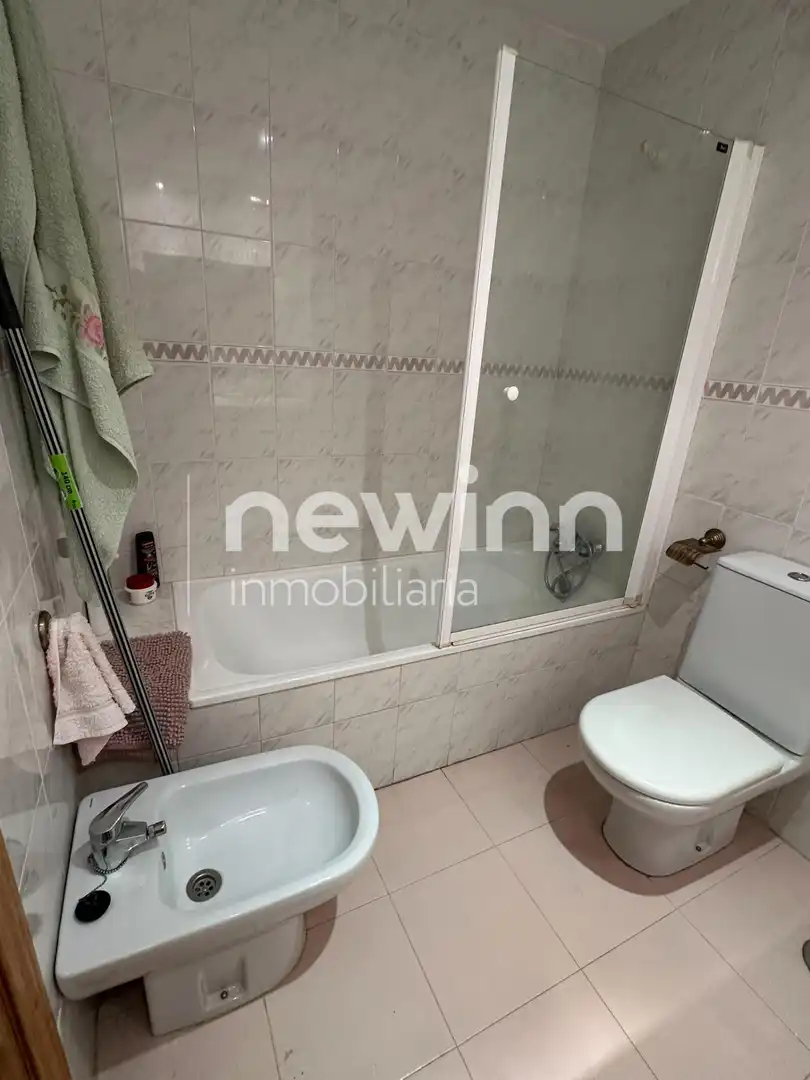 Badezimmer von Wohnung zum Verkauf in Marbella mit Klimaanlage, Heizung und Privatgarten