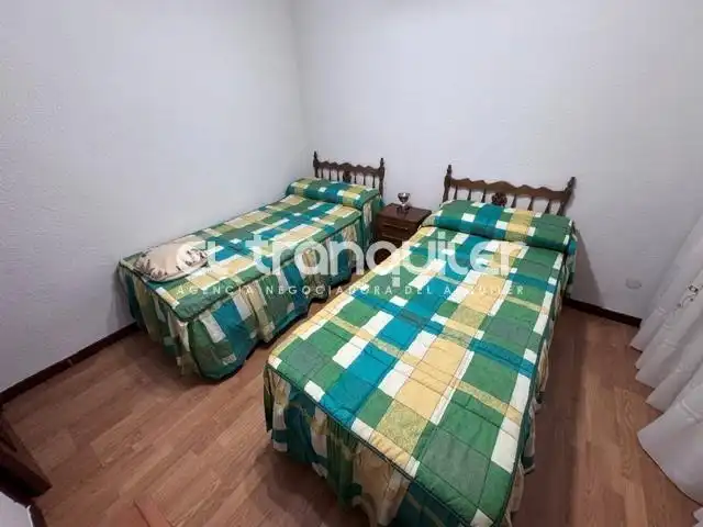 Schlafzimmer von Wohnung zur Miete in Madrid mit Klimaanlage, Terrasse und Möbliert